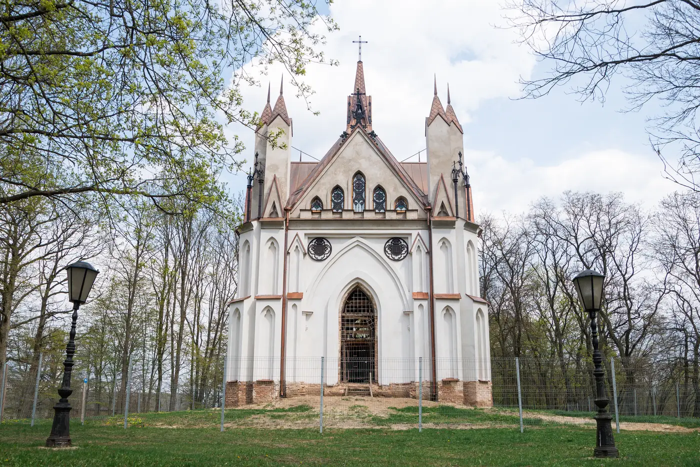Неоготическая усыпальница в Закозеле